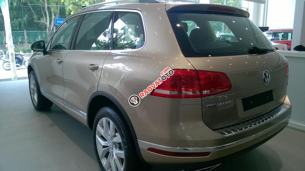 VW Sài Gòn bán xe Touareg 3.6 AT, màu vàng cát - Tặng BHVC+3M - LH Hương: 0902.608.293-6