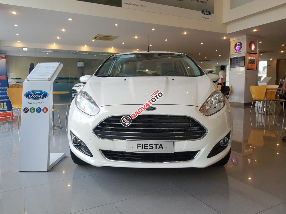 Cần bán xe Ford Fiesta 2017, màu trắng, giá sốc cho tháng 11-1