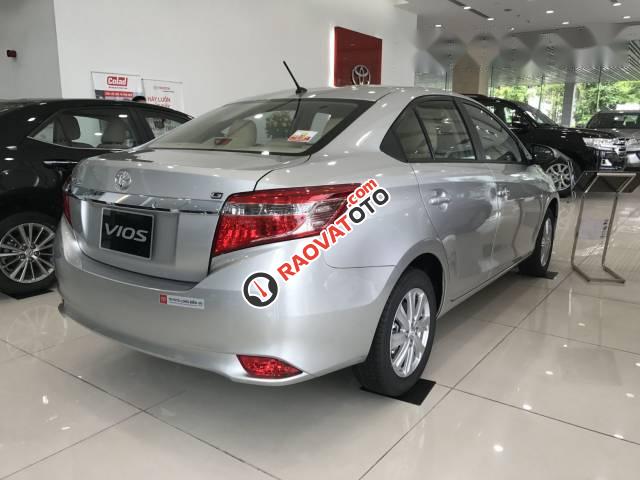 Cần bán Toyota Vios 1.5E đời 2017, màu bạc-4