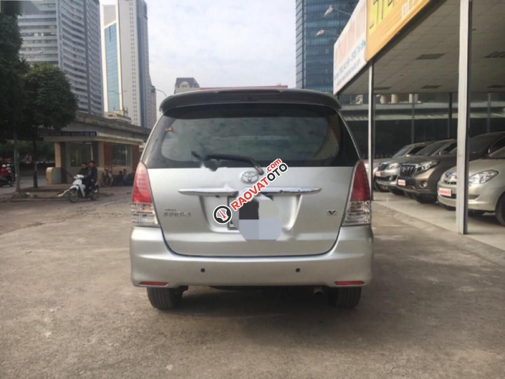 Bán xe Toyota Innova V năm 2010, màu bạc như mới, giá 470tr-1