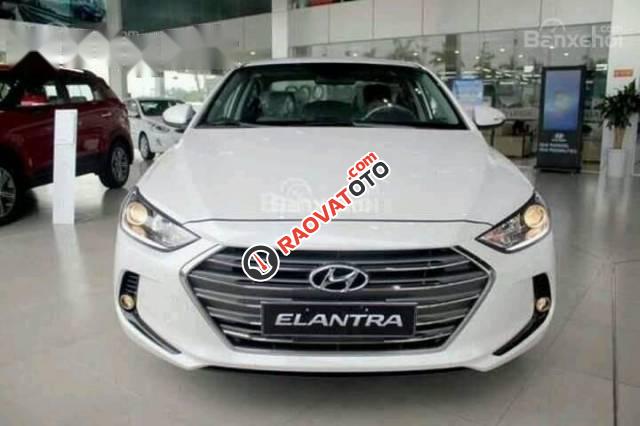 Bán ô tô Hyundai Elantra 1.6AT năm 2017, màu trắng, giá tốt-1