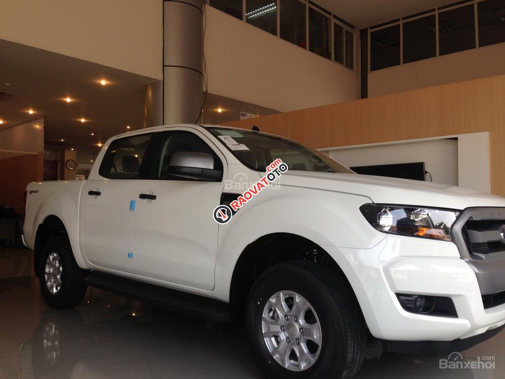 Ford Ranger XLS- AT 2017, màu trắng, nhập khẩu chính hãng, giá 655 triệu-0