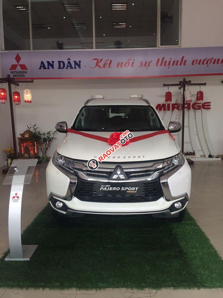 Cần bán xe Mitsubishi Pajero Sport sản xuất 2018, màu trắng, xe nhập-0