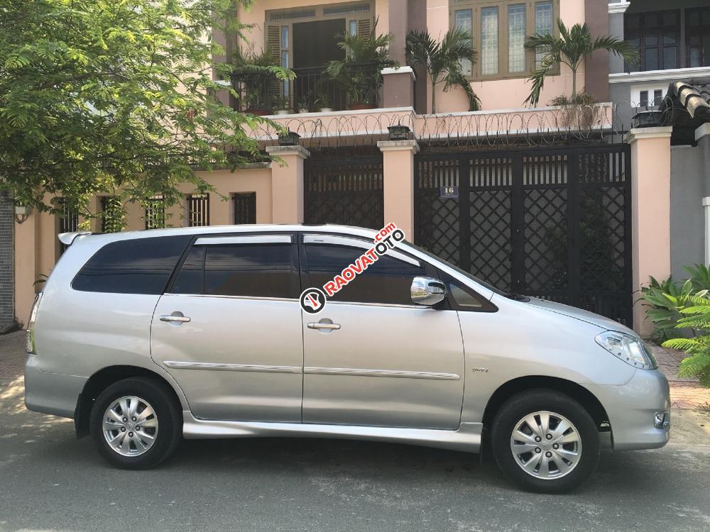 Cần bán Toyota Innova G 2010, xe nhà sử dụng còn zin-1