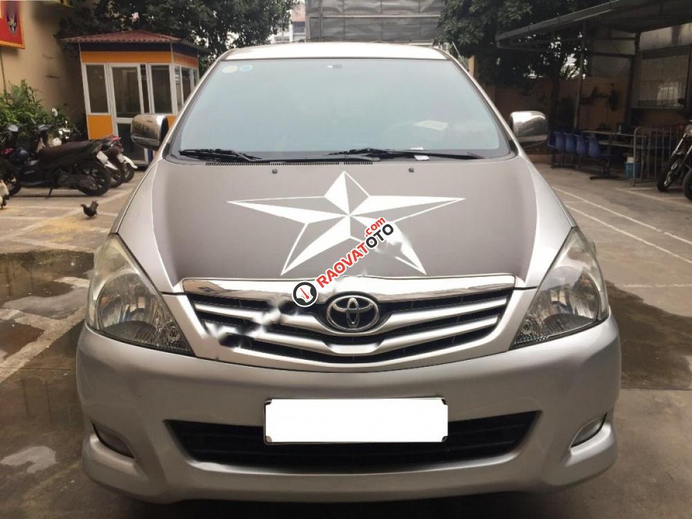 Cần bán gấp Toyota Innova đời 2009, màu bạc-5