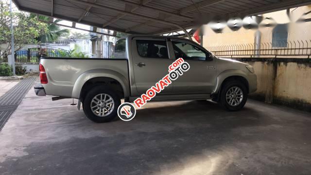 Bán ô tô Toyota Hilux đời 2014, màu bạc, 450tr-0