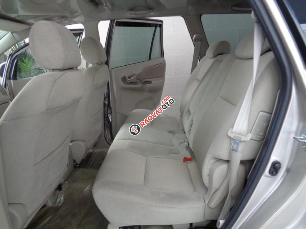 Bán ô tô Toyota Innova 2.0E đời 2014, màu nâu số sàn-4