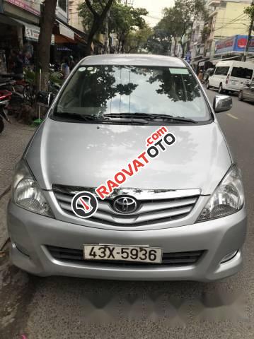 Cần bán lại xe Toyota Innova 2010, màu bạc giá cạnh tranh-0