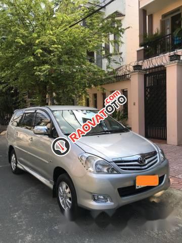 Cần bán xe Toyota Innova G đời 2010, màu bạc xe gia đình, giá tốt-0