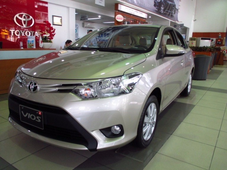 Bán xe Toyota Vios đời 2017, màu bạc, nhập khẩu-2