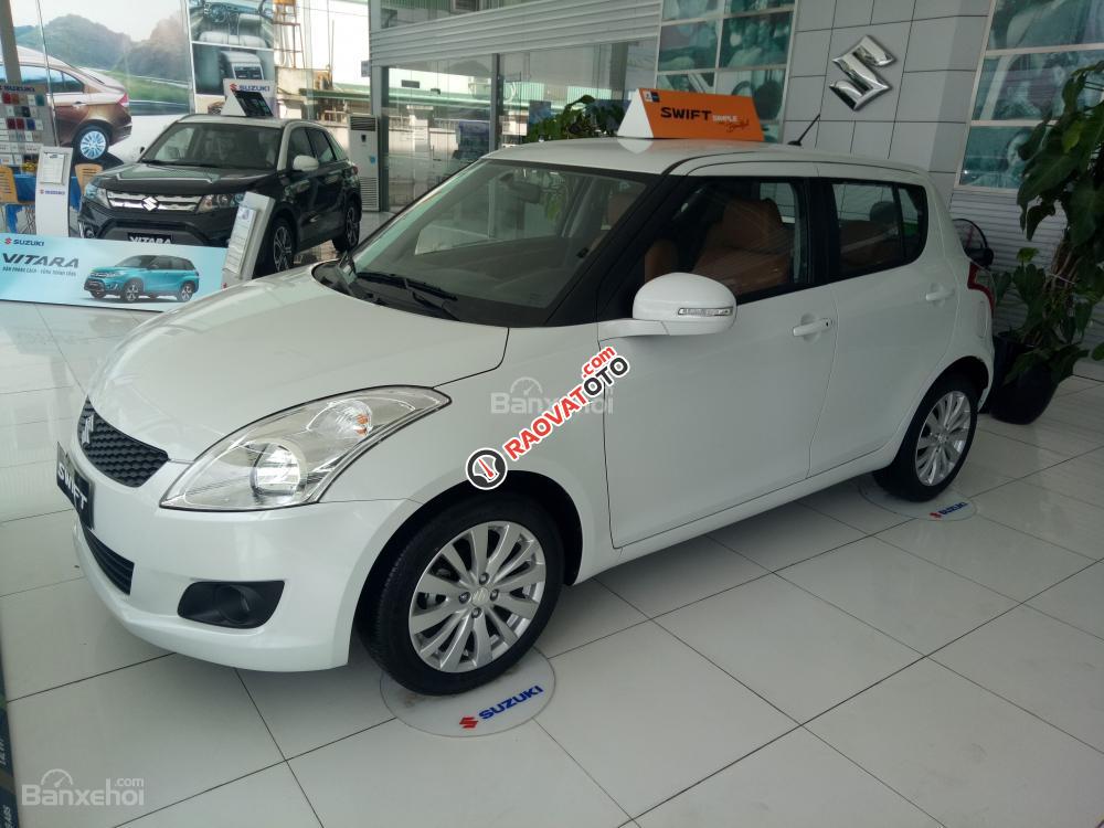 Bán Suzuki Swift đời 2017, màu trắng, giá tốt KM lên tới 60 trong tháng 1 - LH: 0985547829-1