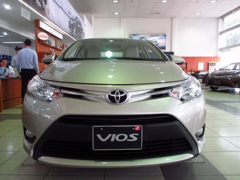 Bán xe Toyota Vios đời 2017, màu bạc, nhập khẩu-1