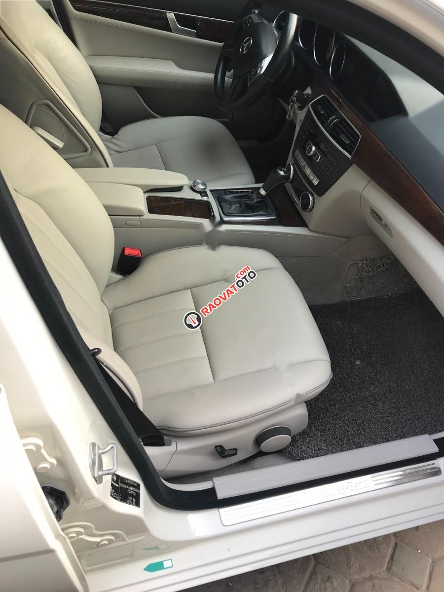 Bán Mercedes C250 đời 2011, màu trắng chính chủ-6