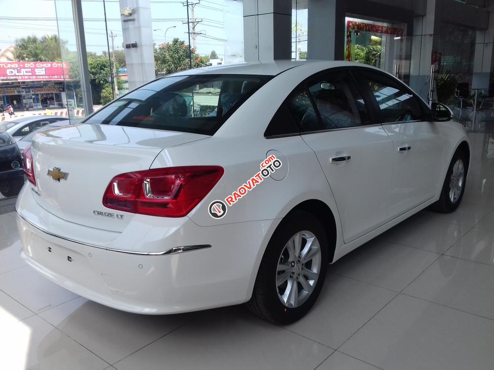 Cần bán xe Chevrolet Cruze sản xuất 2017, giá 547tr, trả trước 72tr là có xe-3