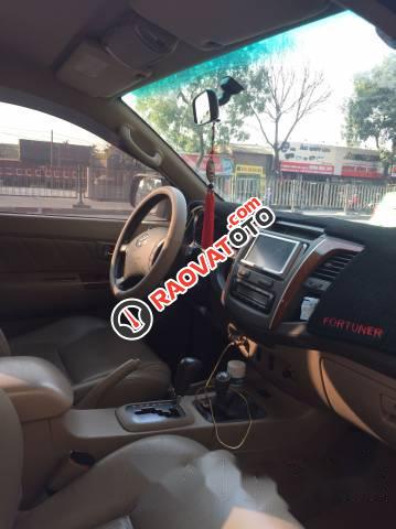 Bán Toyota Fortuner năm 2011, màu đen xe gia đình-3