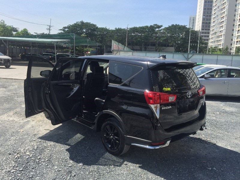 Bán Toyota Innova năm 2017, màu đen, nhập khẩu chính hãng, 675 triệu-14