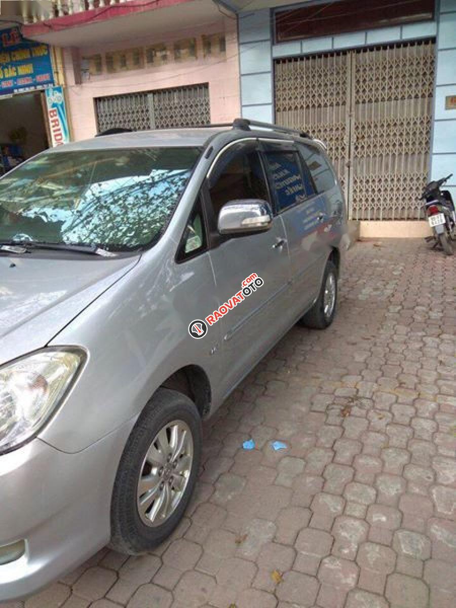 Cần bán lại xe Toyota Innova G đời 2009, màu bạc như mới-0