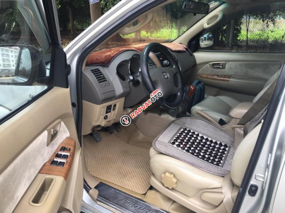 Cần bán xe Toyota Fortuner 2.5G đời 2009, màu bạc còn mới-1