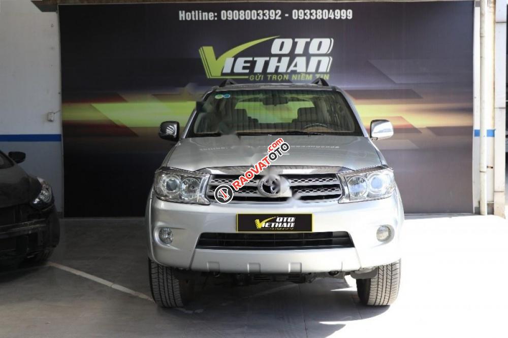 Bán Toyota Fortuner 2.5G 2009, màu bạc-0