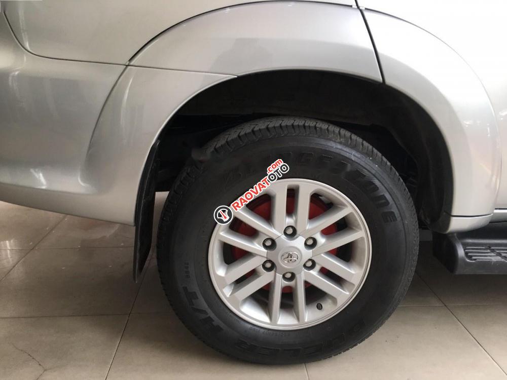 Cần bán gấp Toyota Fortuner 2.7V 4x2 AT năm 2014, màu bạc giá cạnh tranh-8