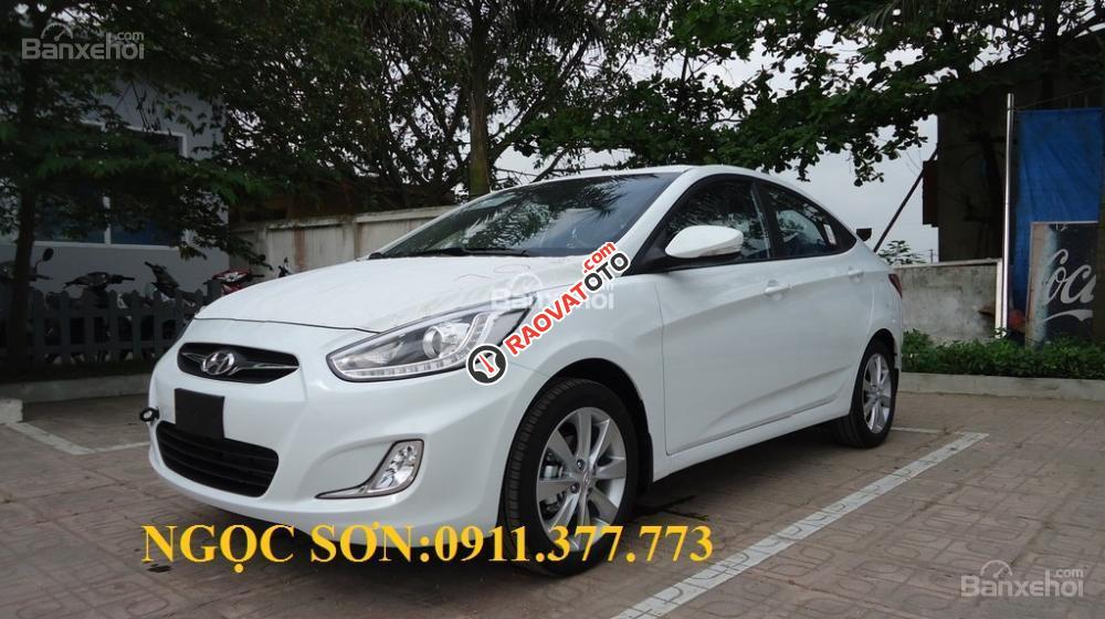 Cần bán xe Hyundai Accent mới, màu trắng, nhập khẩu, giá 532tr, giá rẻ nhất Đà Nẵng, liên hệ Ngọc Sơn: 0911.377.773-1