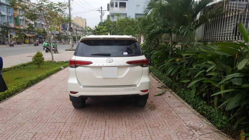 Cần bán xe Toyota Fortuner 2017, màu trắng, nhập khẩu chính hãng-4