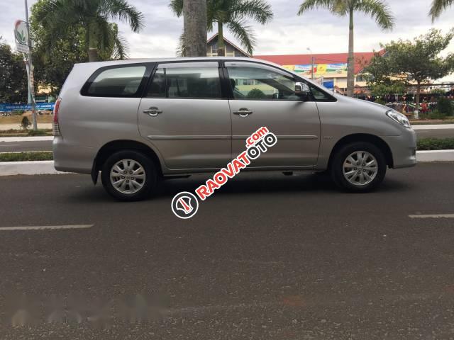 Bán Toyota Innova G năm 2011, màu bạc-1