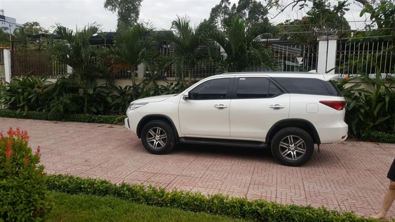 Cần bán xe Toyota Fortuner 2017, màu trắng, nhập khẩu chính hãng-5