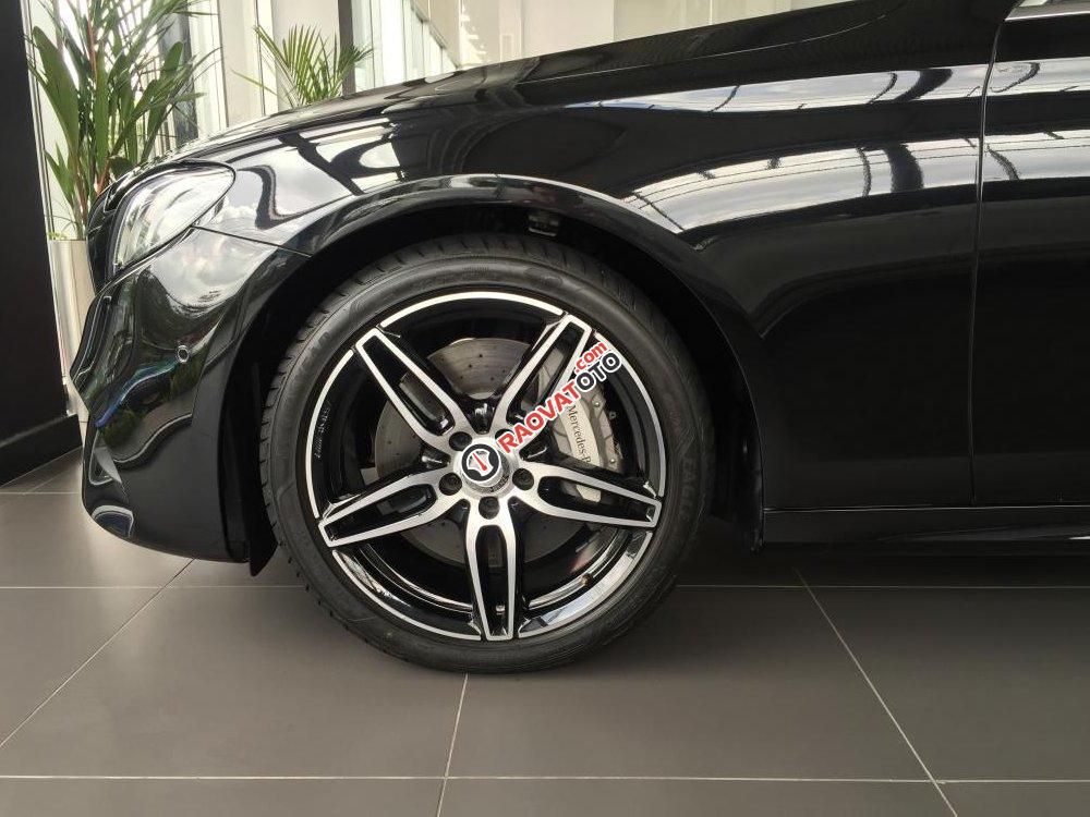 Bán Mercedes E 300 AMG 2018 cực đẹp, sang trọng, ưu đãi cực hót-2