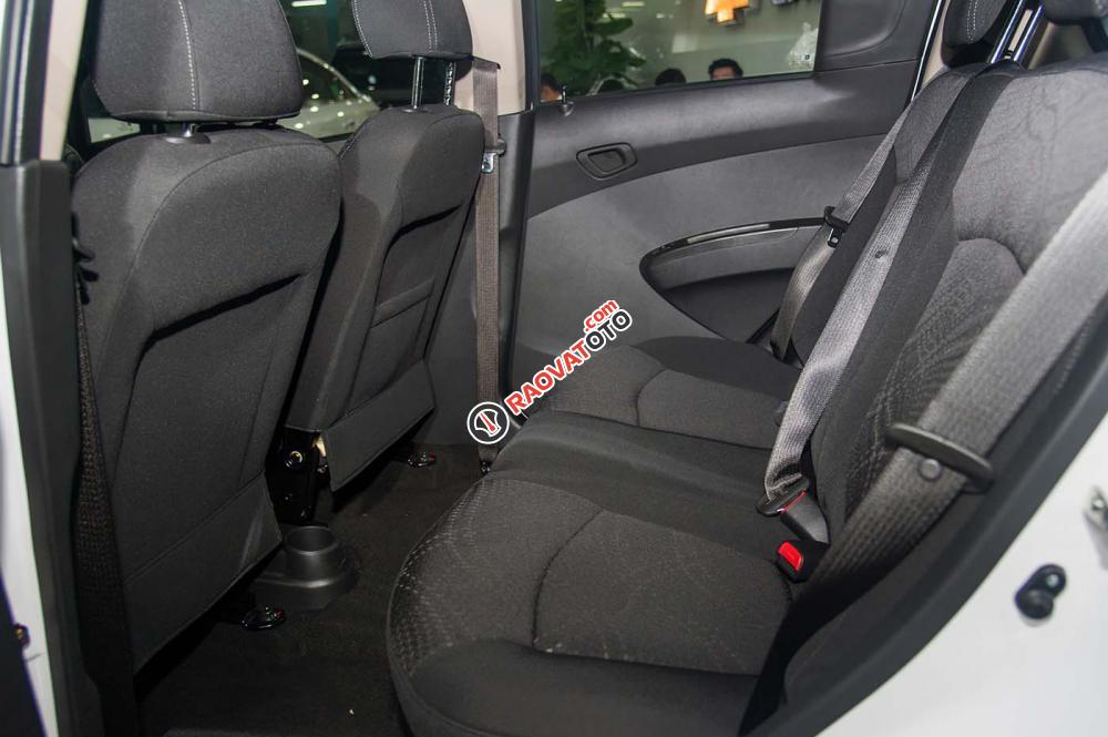 Bán Chevrolet Spark DUO năm 2017, màu trắng, giá 299tr-6