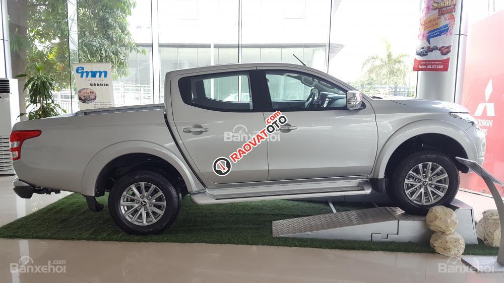 Cần bán xe Mitsubishi Triton Mivec, màu bạc, cho vay 90%, giá tốt liên hệ: 0905.91.01.99 (Phú)-0