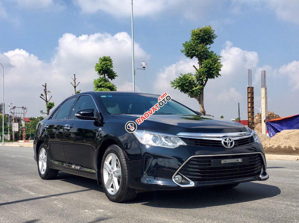 Cần bán lại xe Toyota Camry năm 2017 màu đen, xe như xuất xưởng-2