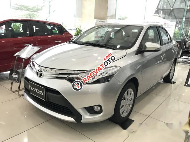 Cần bán Toyota Vios 1.5E đời 2017, màu bạc-1