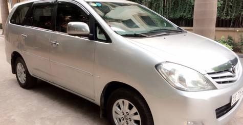 Chính chủ bán gấp Toyota Innova 2.0G năm 2009, màu bạc-0