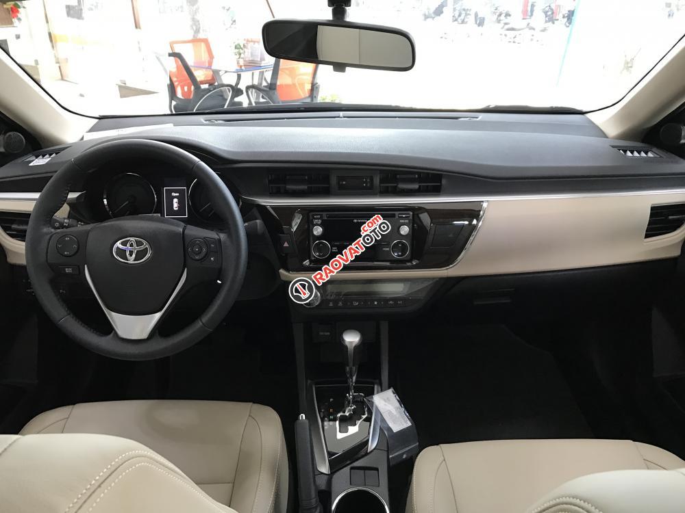 Cần bán Toyota Corolla Altis 1.8G (CVT) 2017, màu bạc, hỗ trợ trả góp lãi suất 0.49%-3