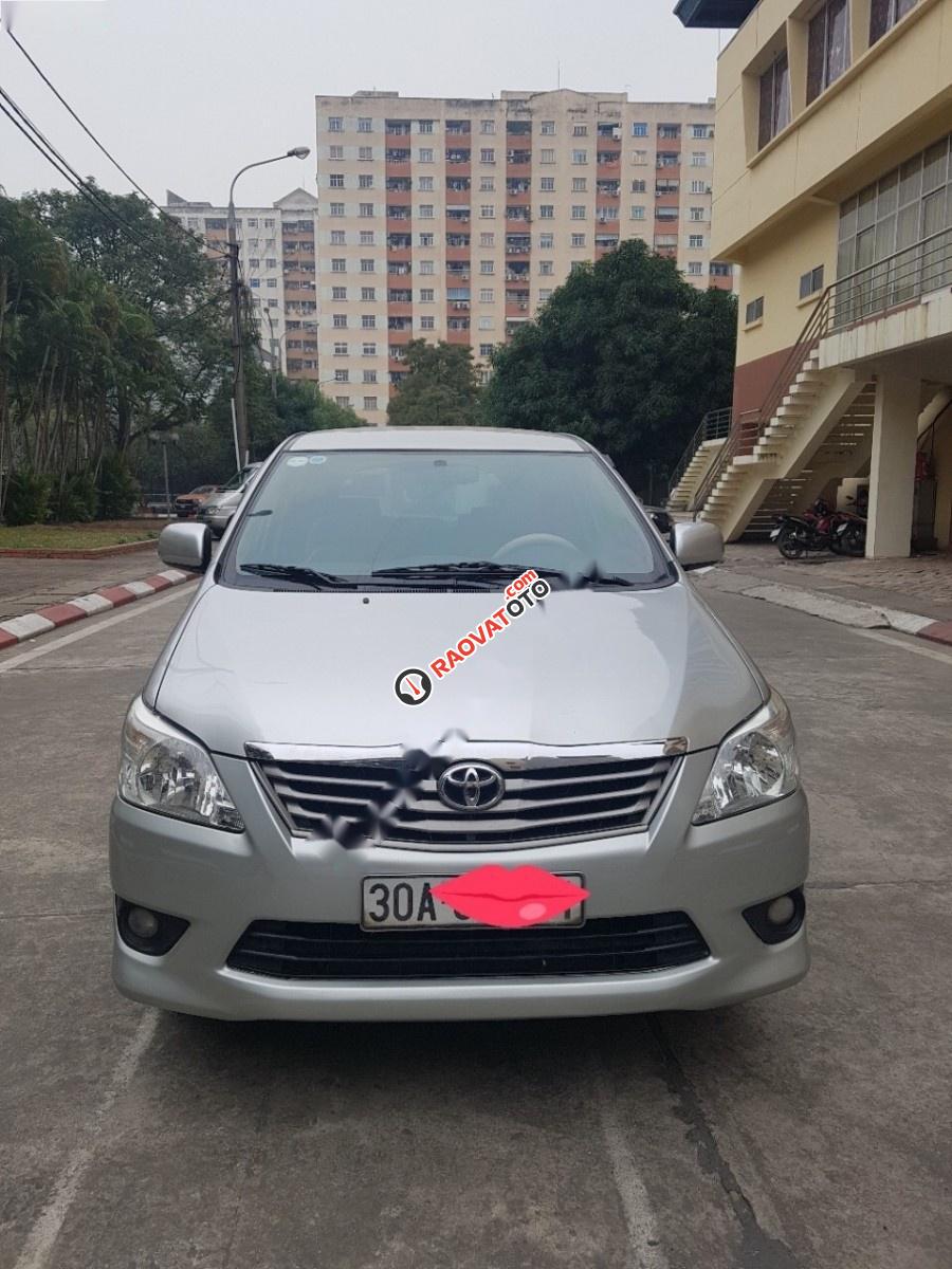 Cần bán lại xe Toyota Innova 2.0 E đời 2013, màu bạc, 555 triệu-1