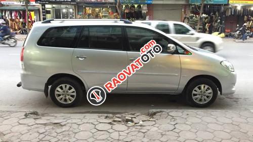 Cần bán xe Toyota Innova 2.0 MT đời 2009, giá tốt-2