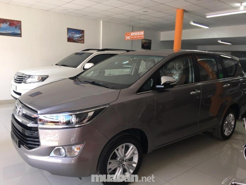 Bán ô tô Toyota Innova đời 2017, màu nâu, nhập khẩu nguyên chiếc giá cạnh tranh-0