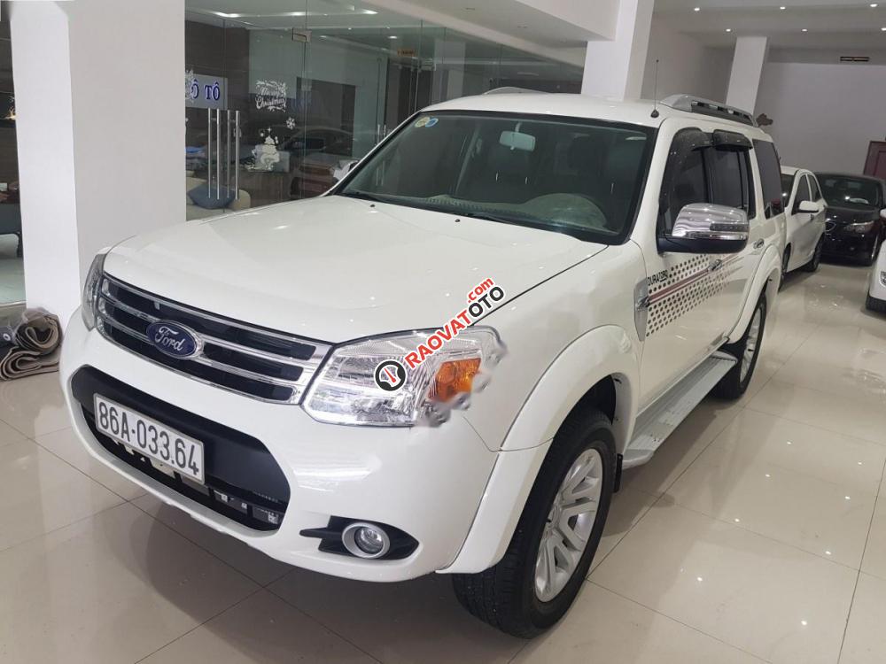 Bán xe Ford Everest AT năm 2015, màu trắng số tự động, giá 665tr-3