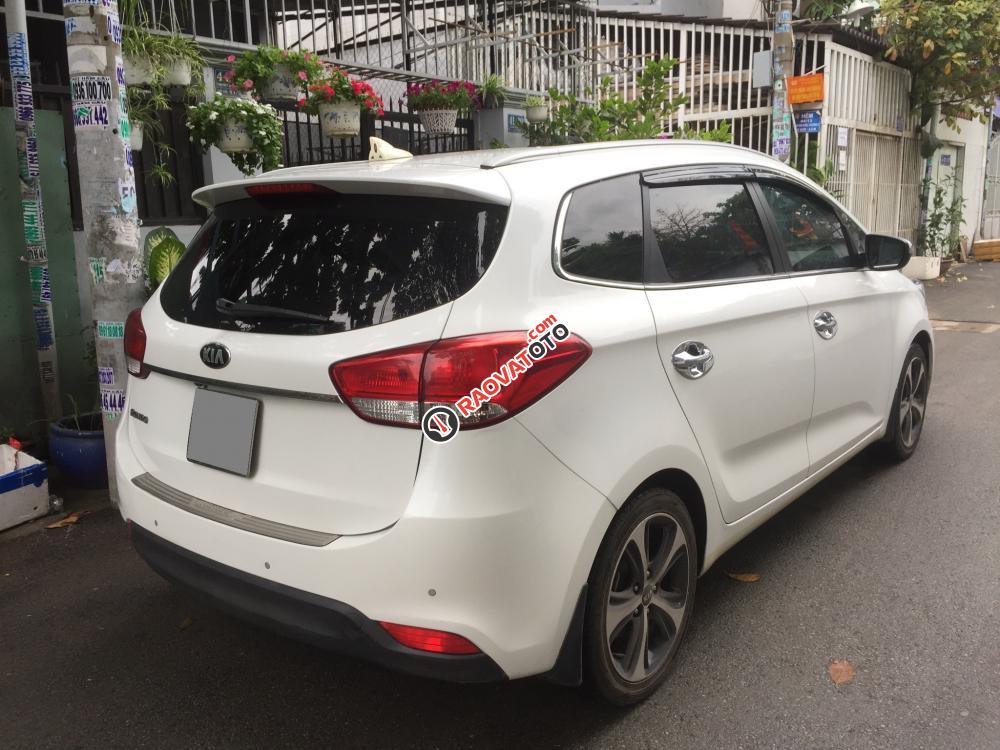 Kẹt tiền bán gấp Kia Rondo 2017, tự động, màu trắng fulloption đẹp-8