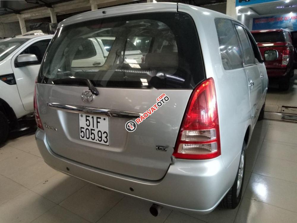 Cần bán lại xe Toyota Innova G đời 2006, màu bạc xe gia đình, 315tr-0