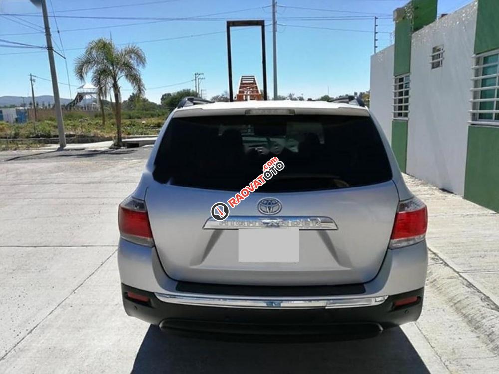 Cần bán Toyota Highlander sản xuất 2011, màu bạc, xe nhập chính chủ-3