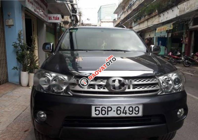 Bán Toyota Fortuner 2.7V 4x4 AT đời 2010, màu xám-1