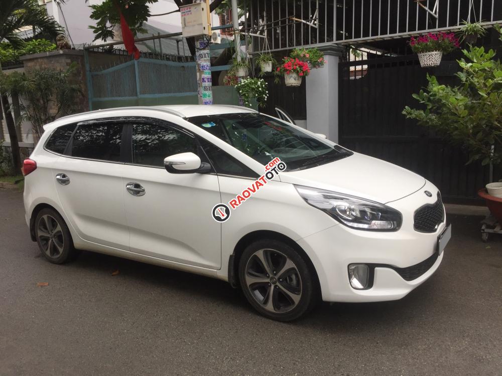 Kẹt tiền bán gấp Kia Rondo 2017, tự động, màu trắng fulloption đẹp-4