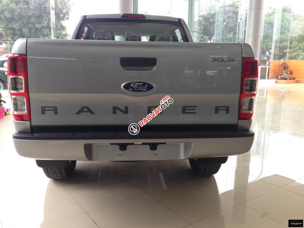 Bán ô tô Ford Ranger XLS 4x2 AT sản xuất 2017, màu xám, nhập khẩu nguyên chiếc, giá 685tr-2