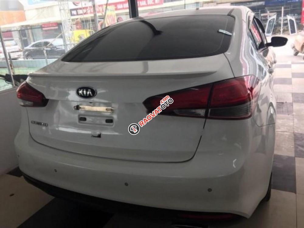 Cần bán xe Kia Cerato 1.6 AT đời 2016, màu trắng xe gia đình, 605tr-0