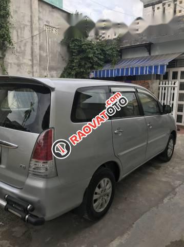 Cần bán lại xe Toyota Innova 2010, màu bạc giá cạnh tranh-4