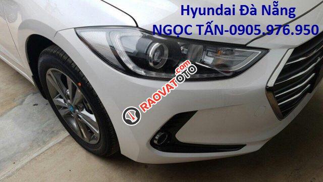 Cần bán Hyundai Elantra đời 2018, màu trắng, nhập khẩu. Hotline Đà Nẵng: 0905976950-1