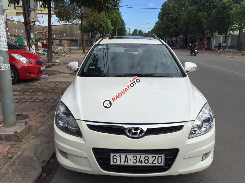 Cần bán xe Hyundai i30 CW 1.6 AT sản xuất 2011, màu trắng, xe nhập, giá tốt-0