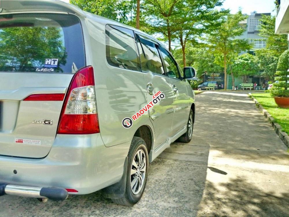 Bán Toyota Innova đời 2015, màu bạc như mới-0